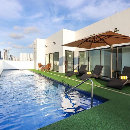 Privato Makati Hotel Makati City Exterior photo