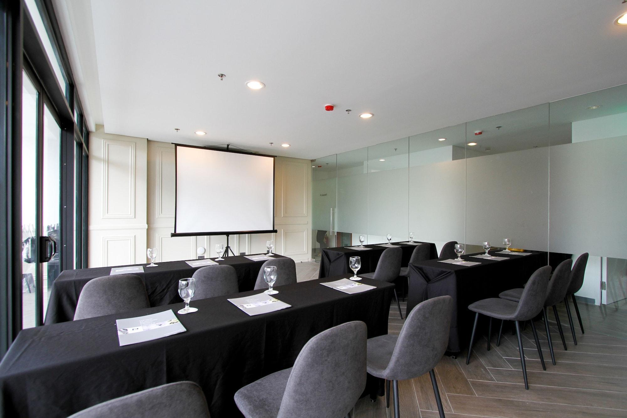 Privato Makati Hotel Makati City Exterior photo