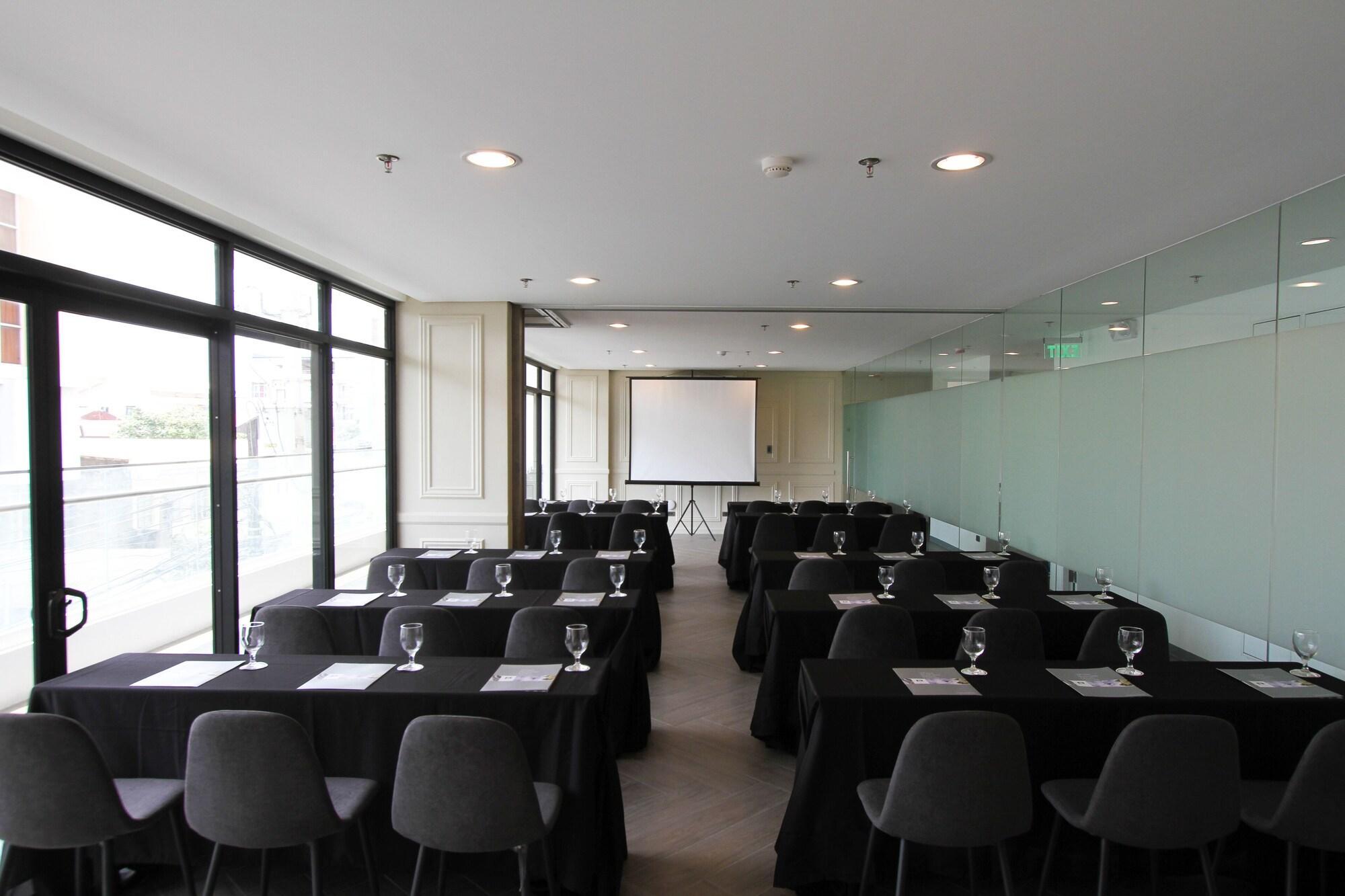 Privato Makati Hotel Makati City Exterior photo