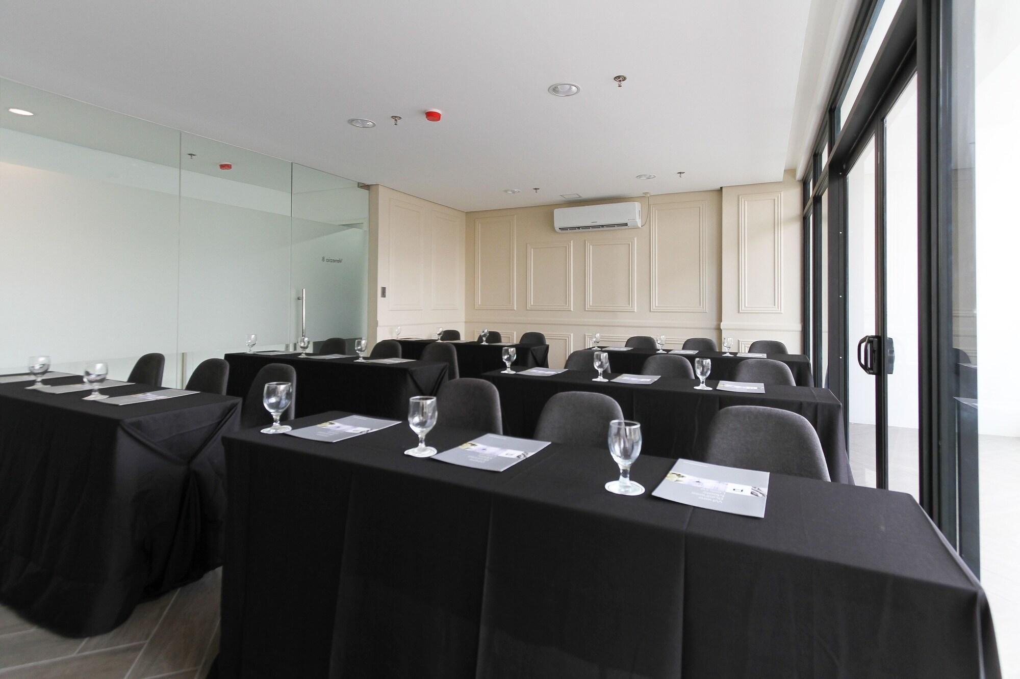 Privato Makati Hotel Makati City Exterior photo