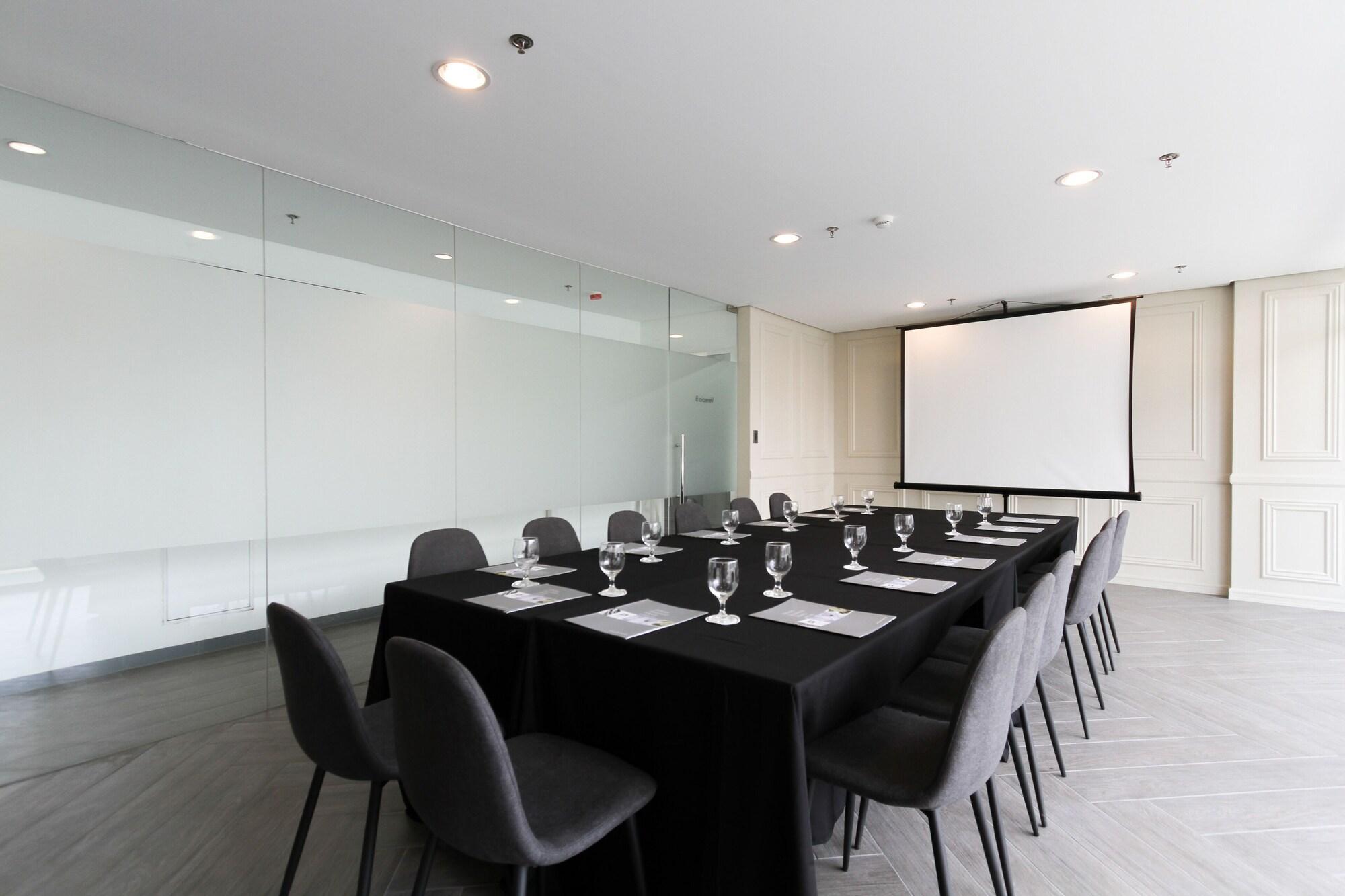 Privato Makati Hotel Makati City Exterior photo