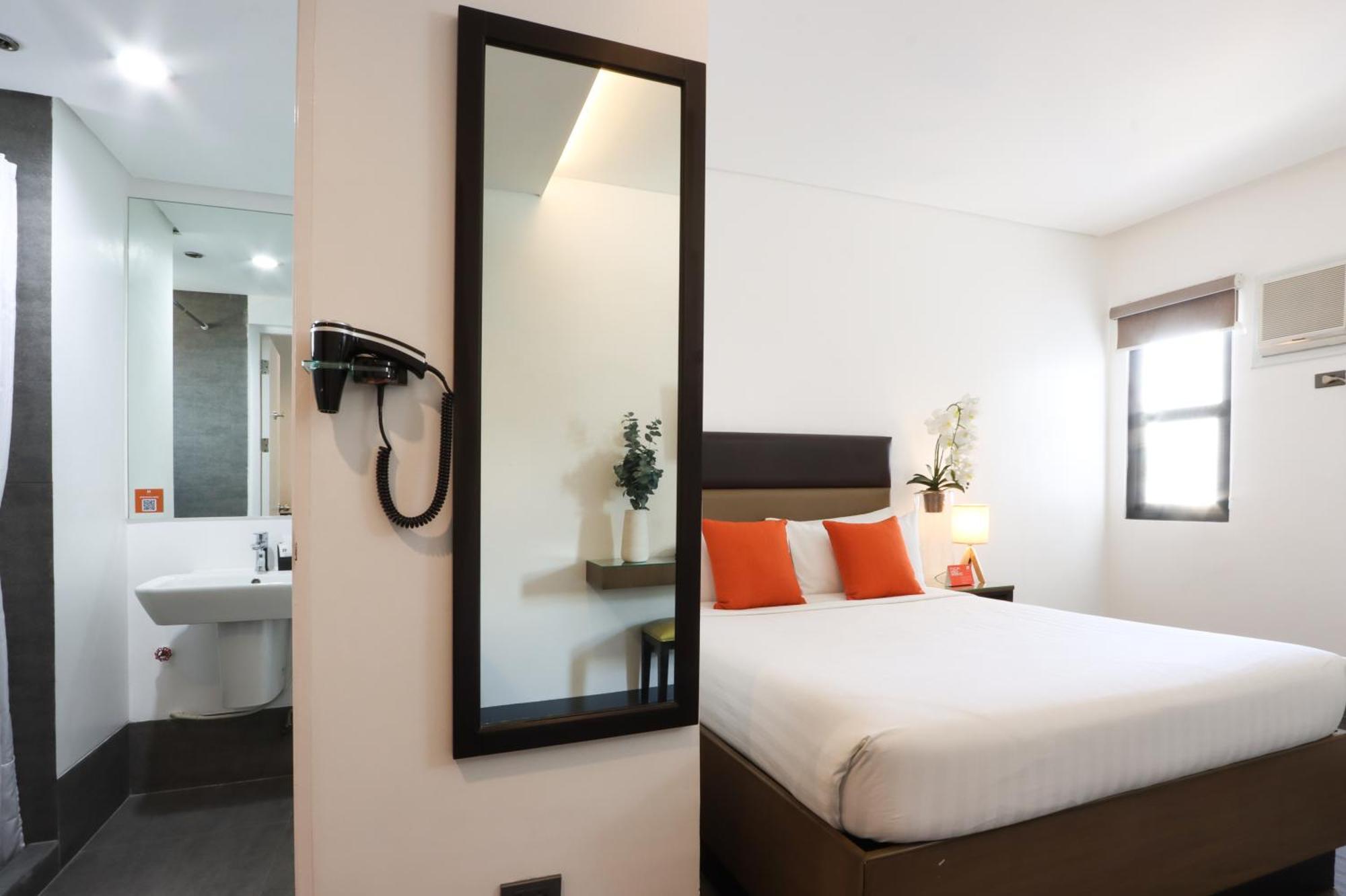 Privato Makati Hotel Makati City Exterior photo