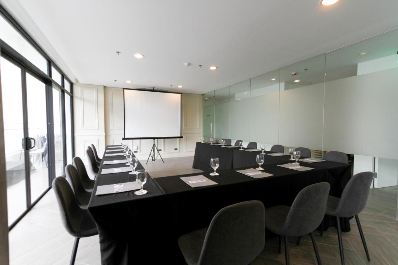 Privato Makati Hotel Makati City Exterior photo